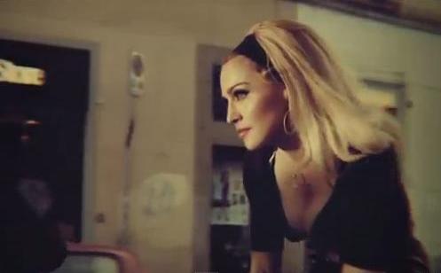 Madonna se v novém videoklipu prohání po Itálii